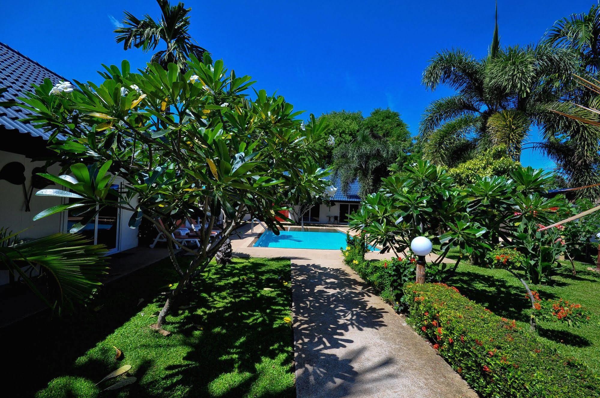 Resort Airport Phuket Nai Yang Beach