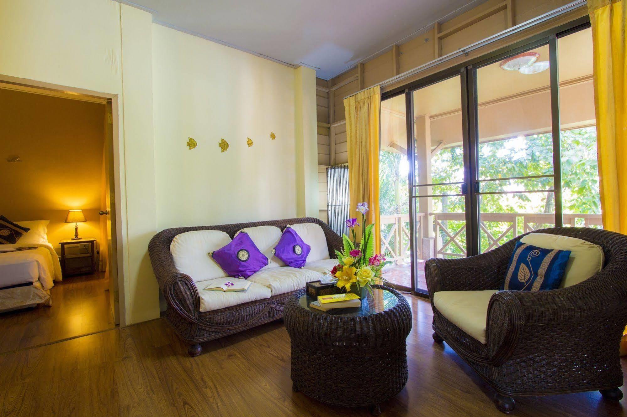 Chaba Beach Hotel 3*