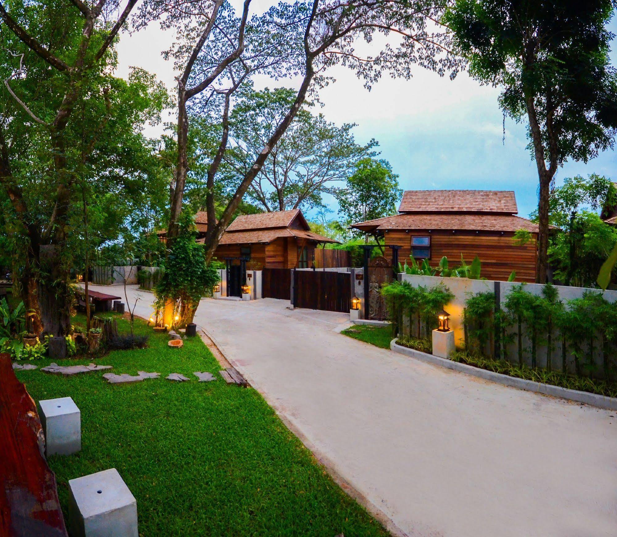 Ananta Thai Pool 4*