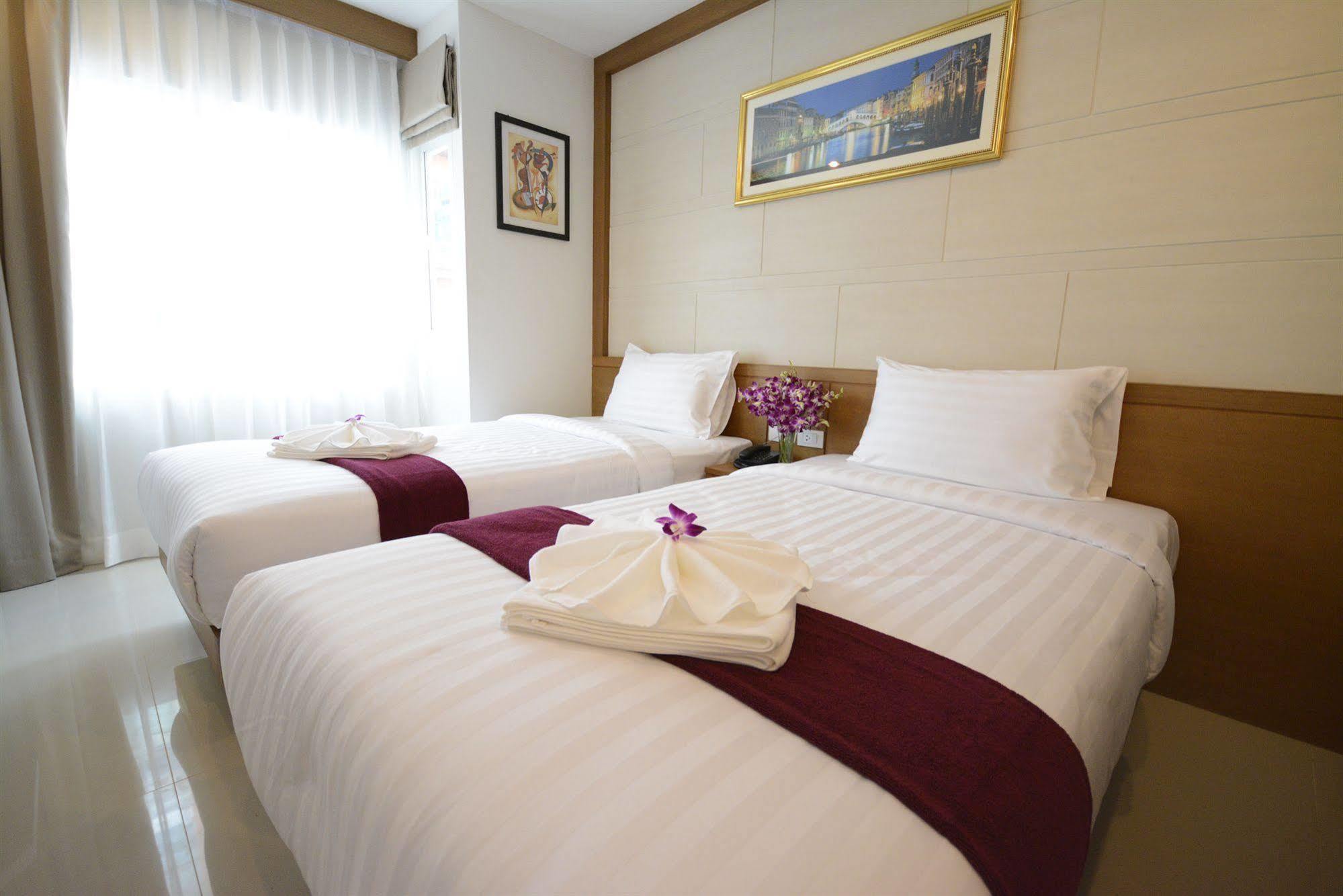 Hotel The Center 3*