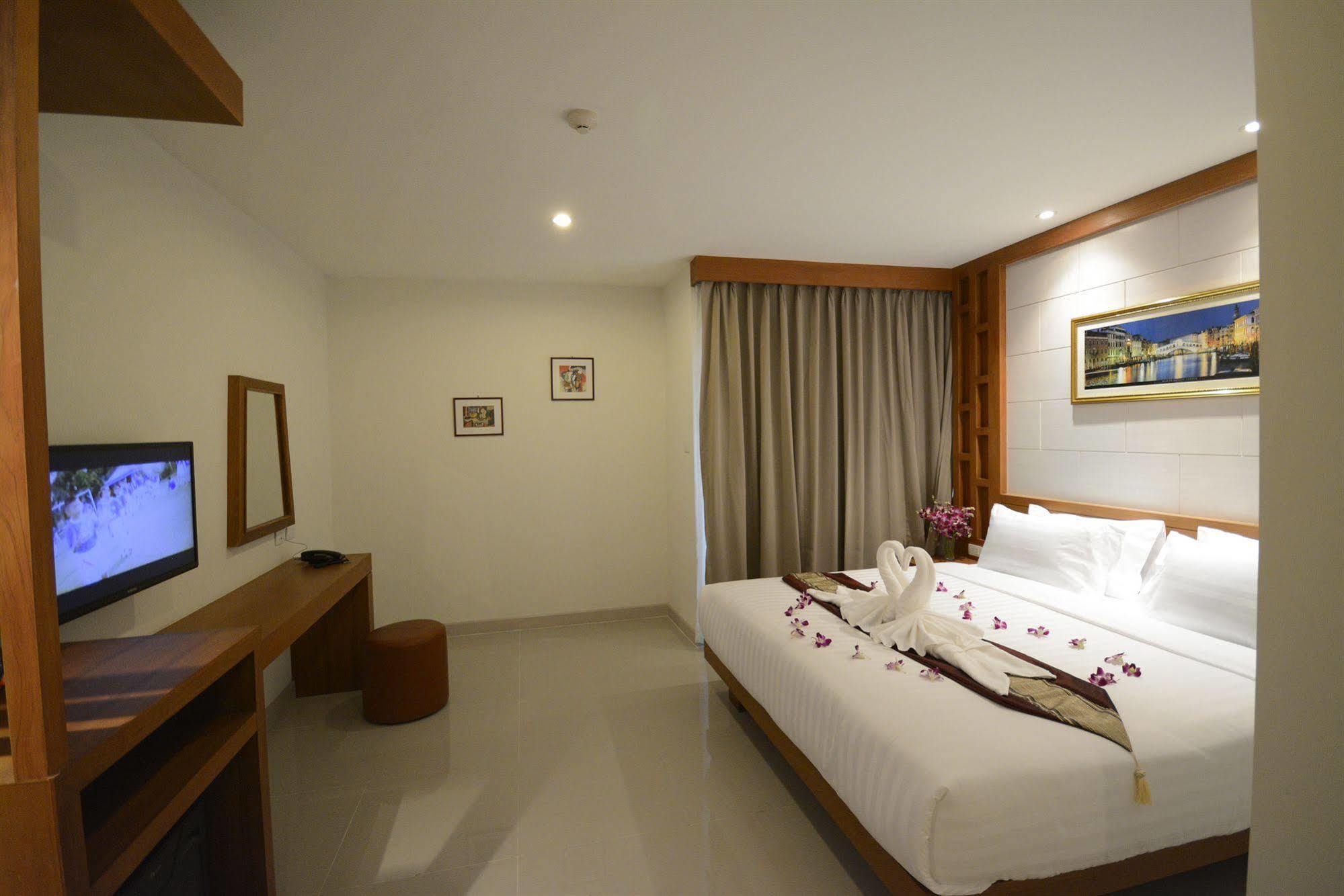 Hotel The Center Patong