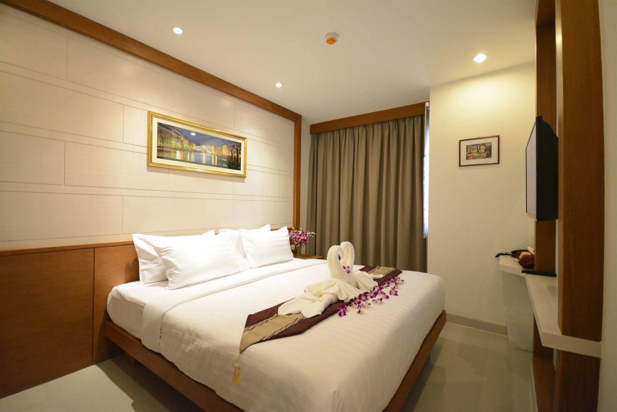 Hotel The Center Patong
