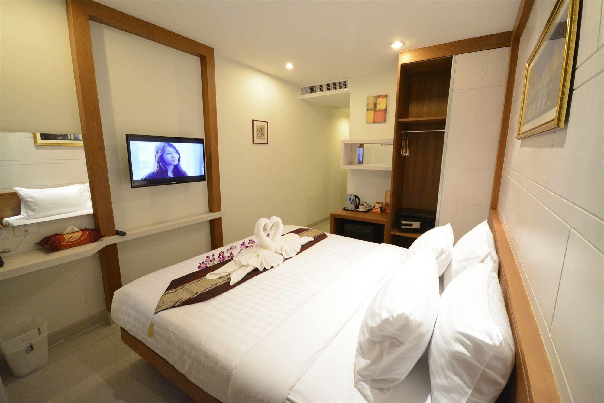 The Center Hotel 3*