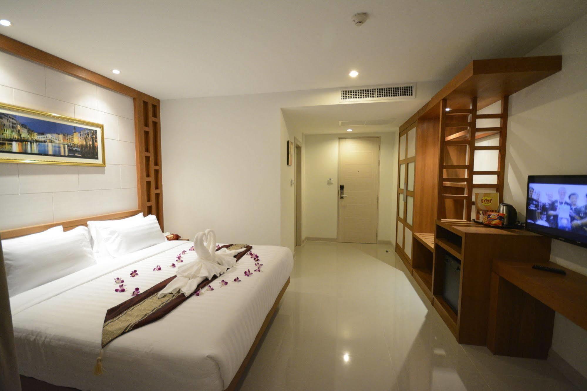 Hotel The Center Patong