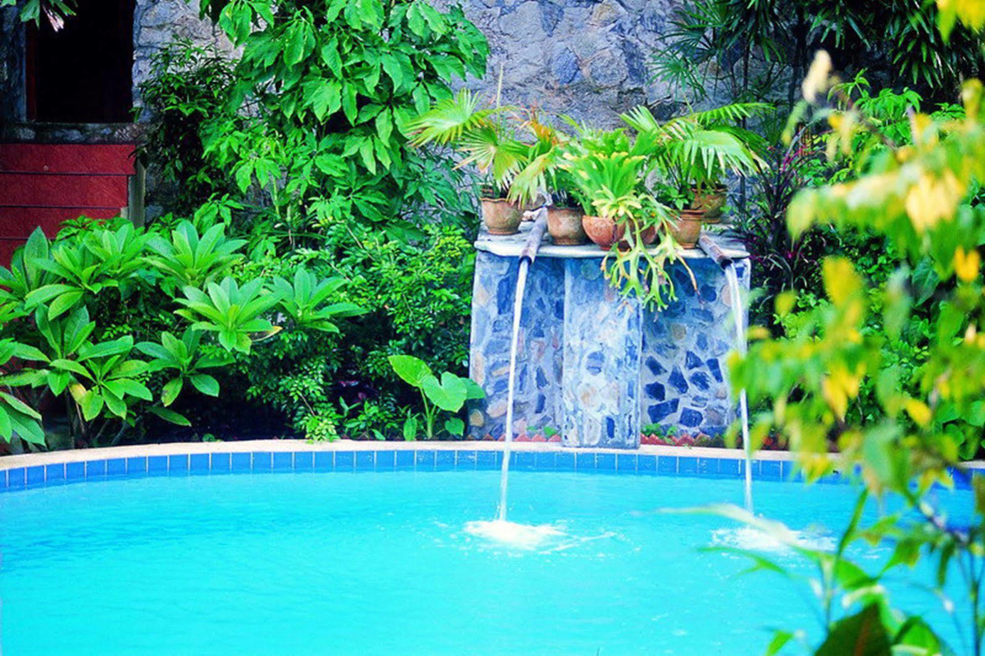 Royal Crown & Palm 3*