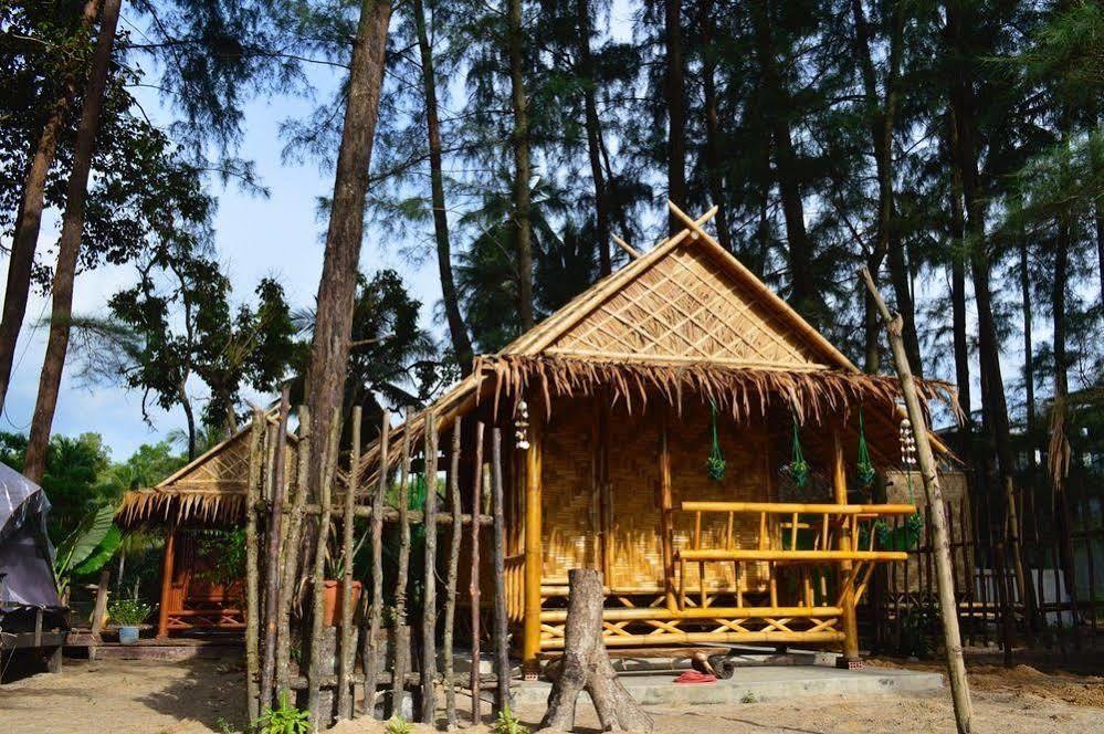 Micky Monkey Phuket Maikhao Thailand Vakantiehuis *