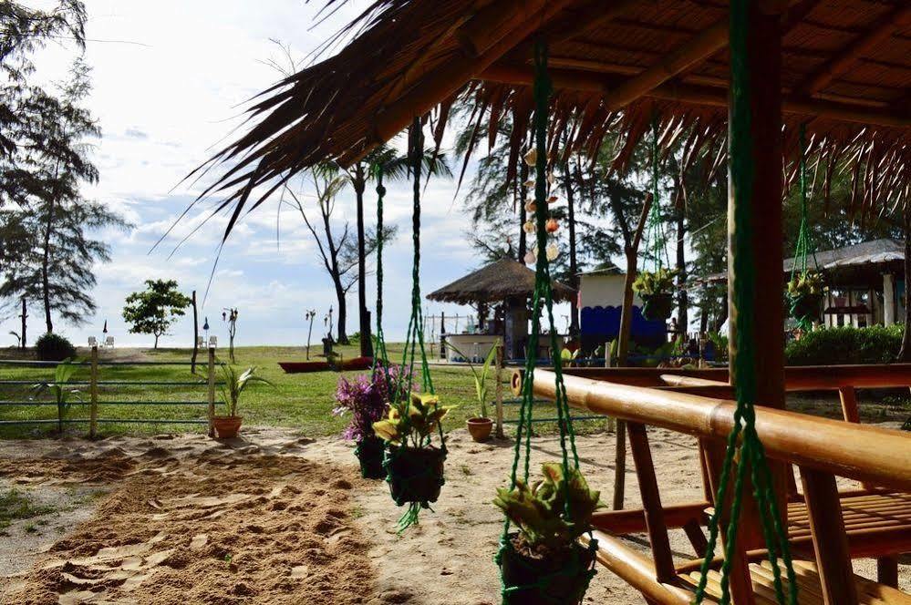 Micky Monkey Phuket Maikhao Thailand Vakantiehuis