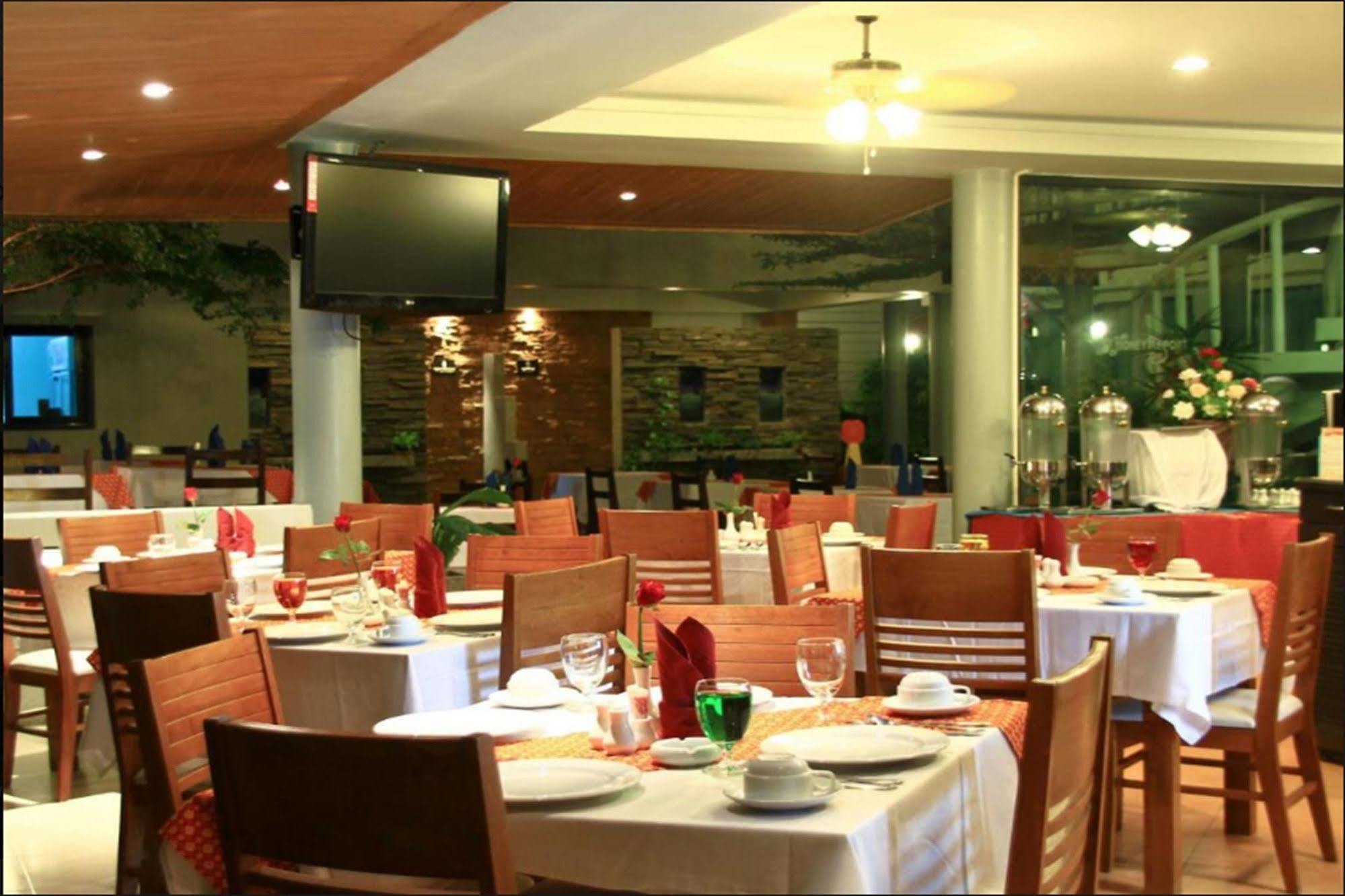 Honey Resort, Praia de Kata