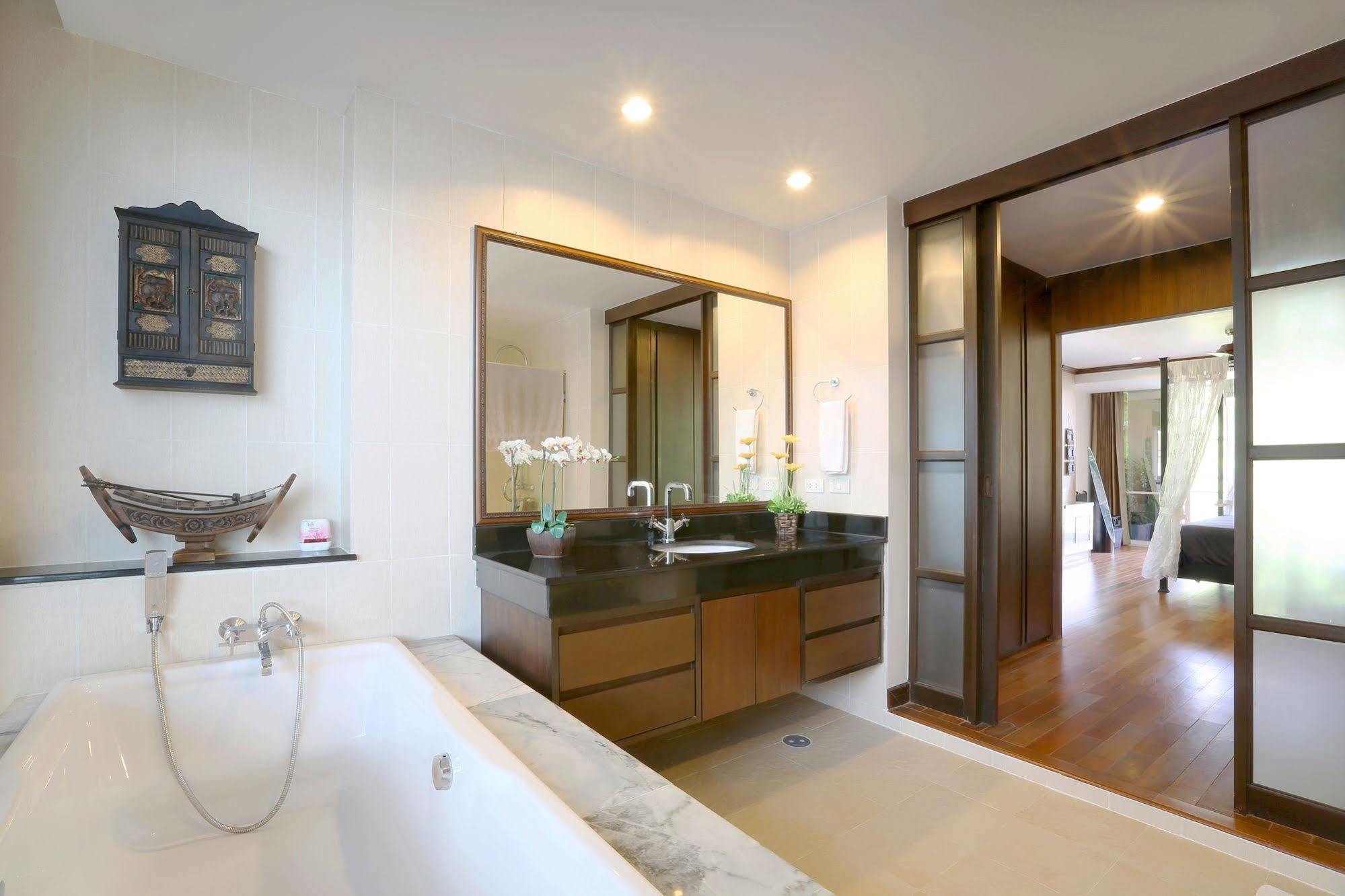 Karon-view Royal Lotus