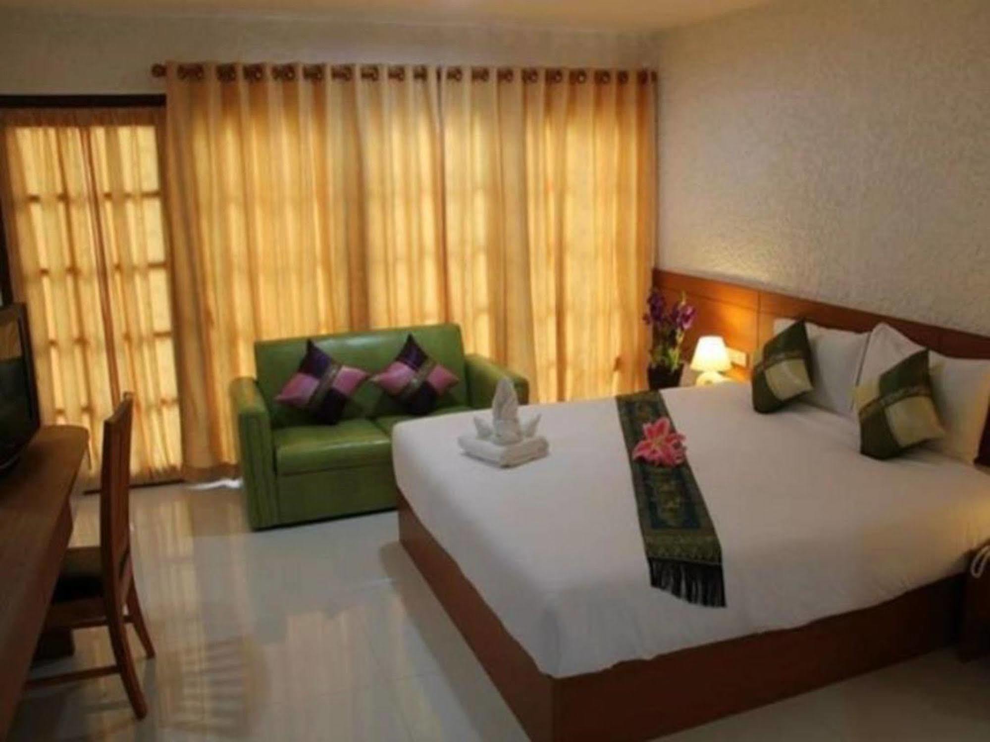 Hotel Neptuna Hotel By Maduzi Phuket