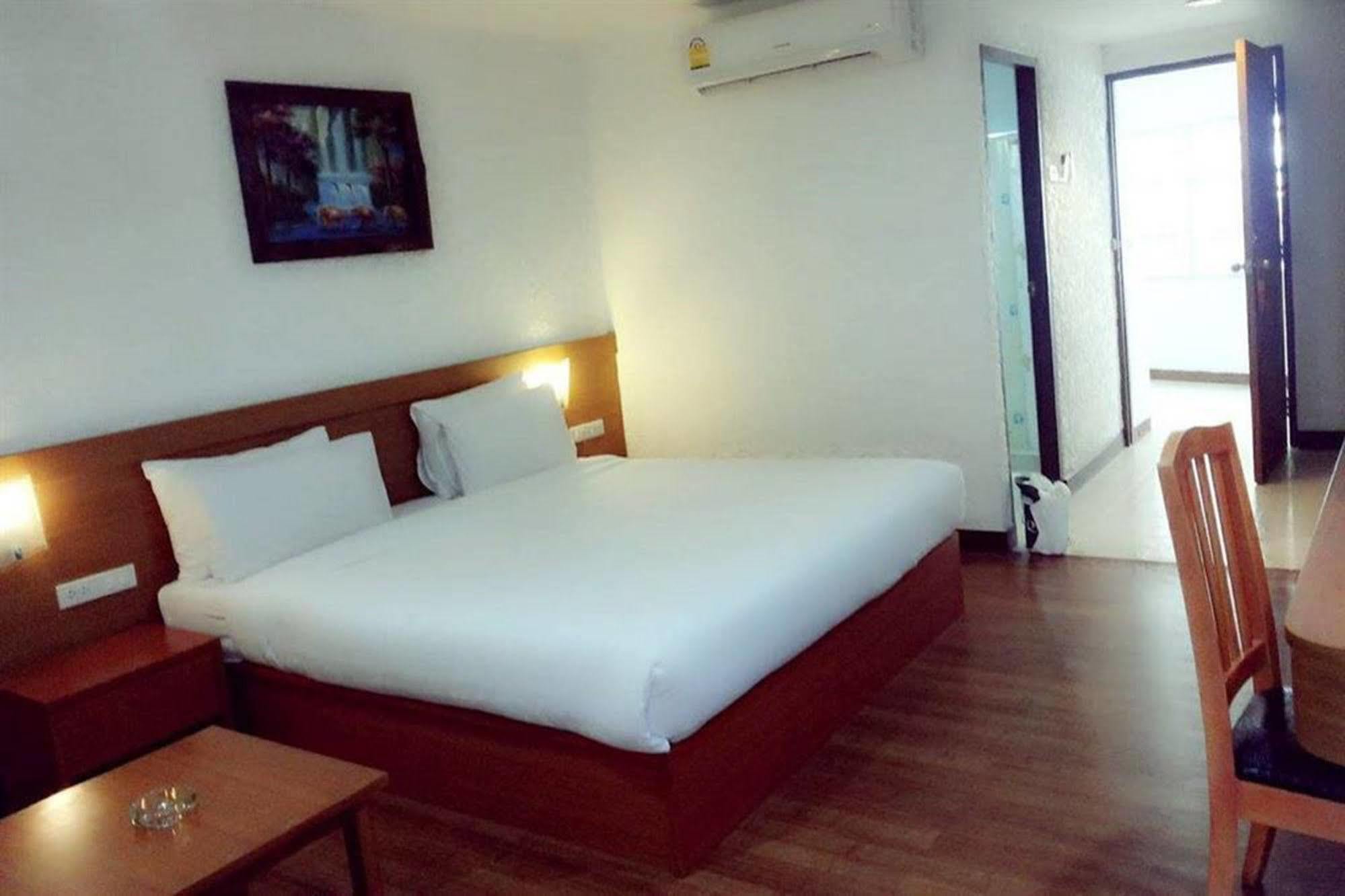 Neptuna Hotel By Maduzi Hotel Phuket