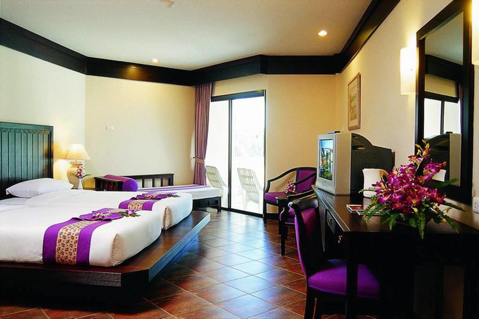 Poolside Sha Extra 3* Strand Kata