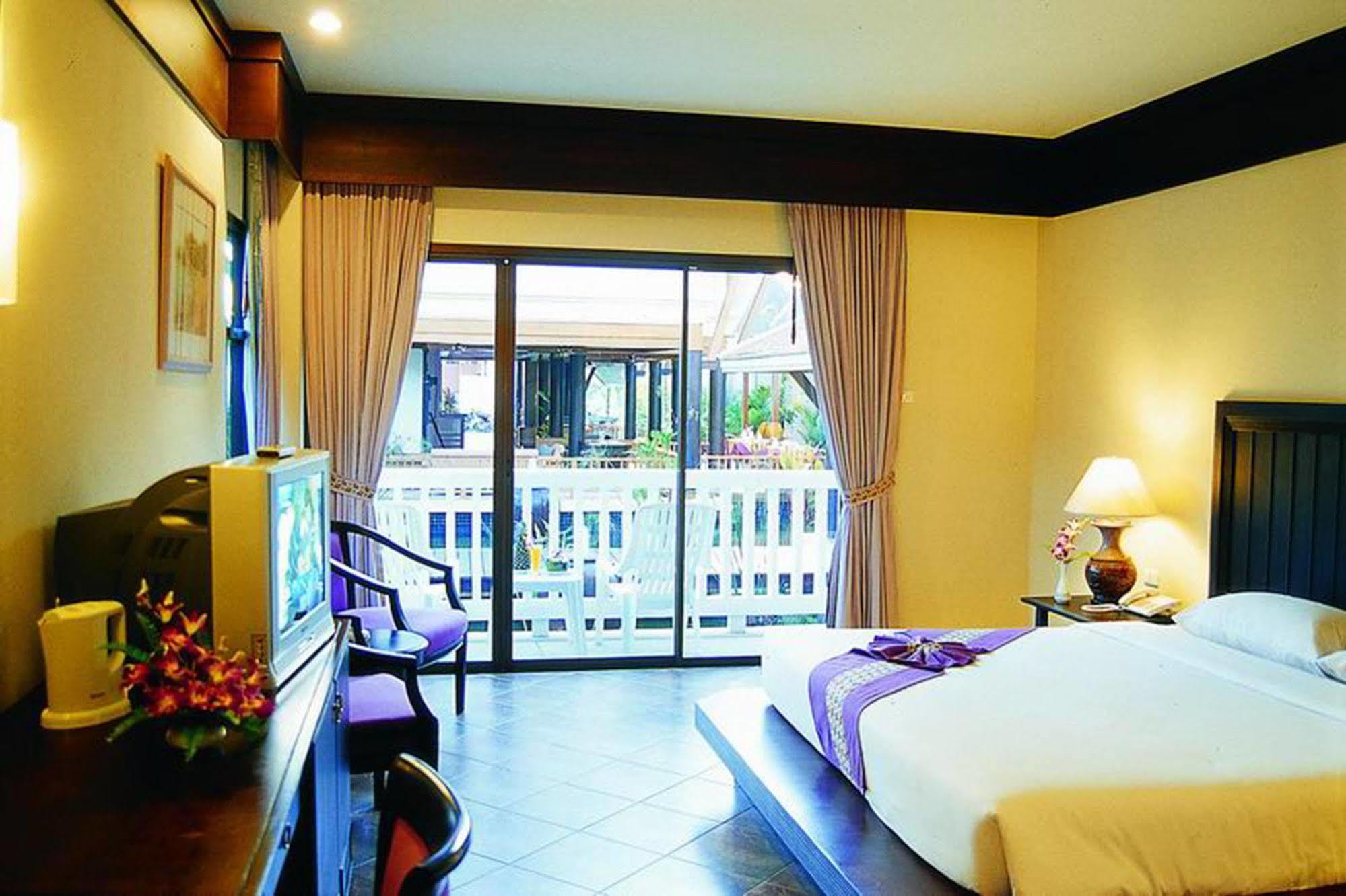 Poolside Sha Extra 3* Strand Kata