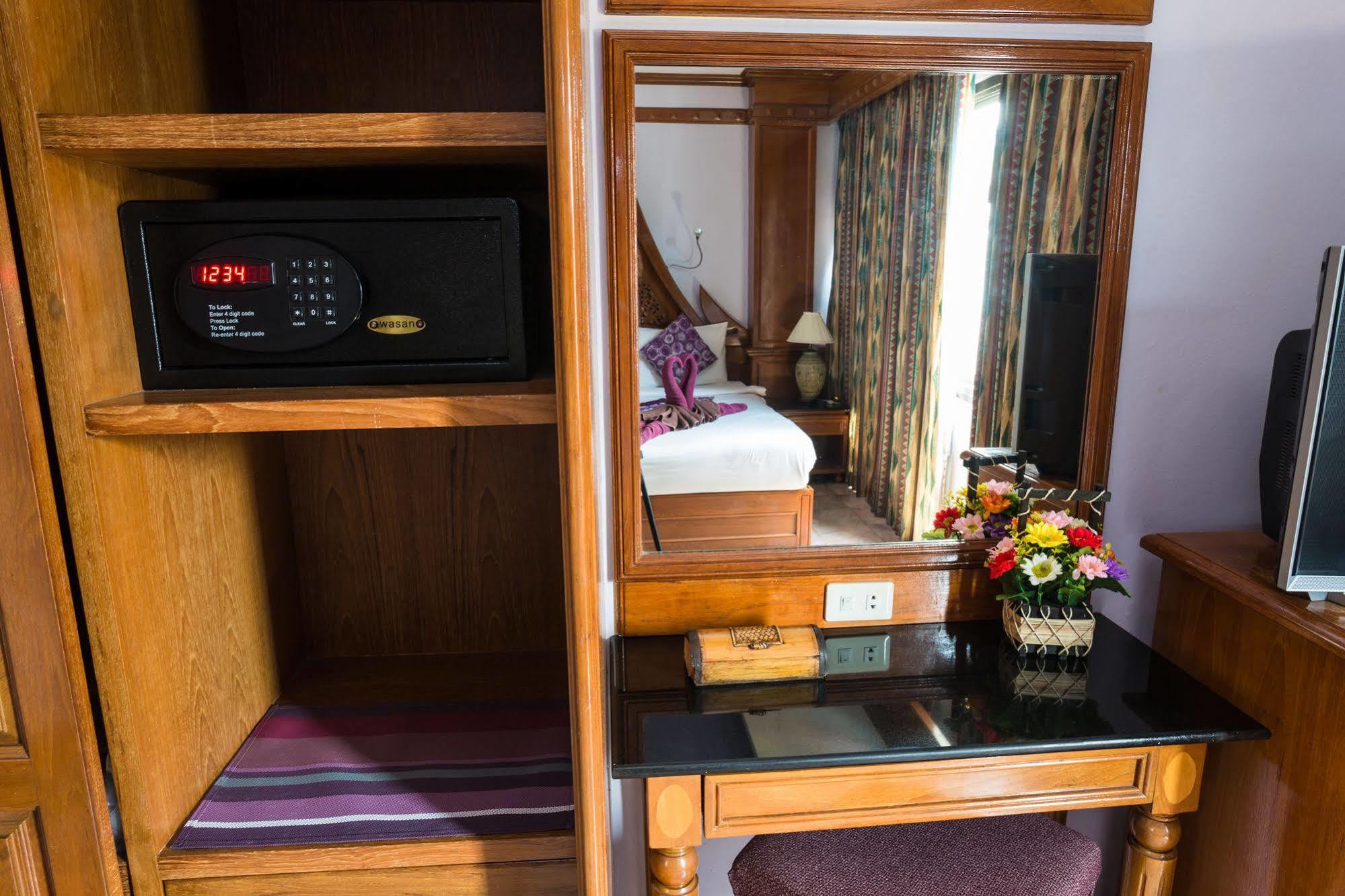 Grand Blue Hotel Patong