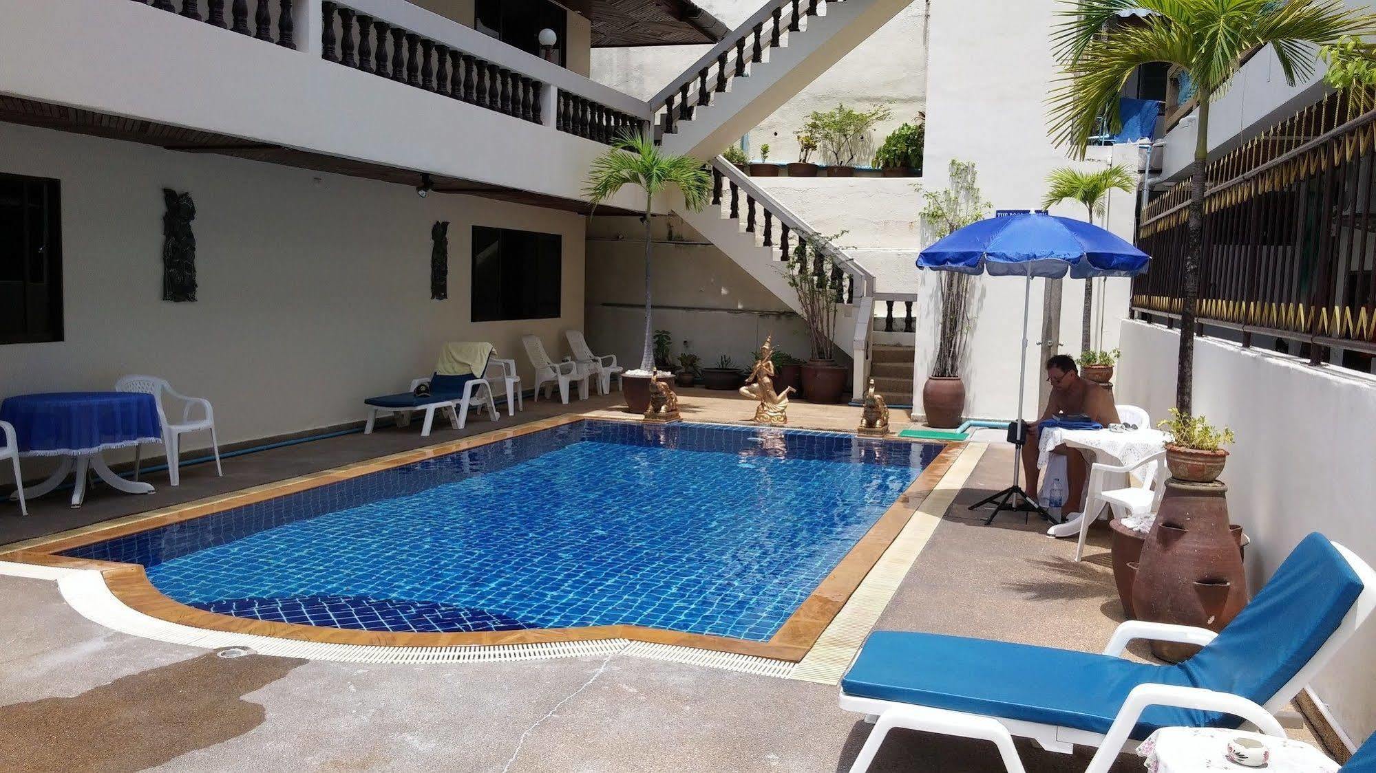 Blue Sky Hotel 2*
