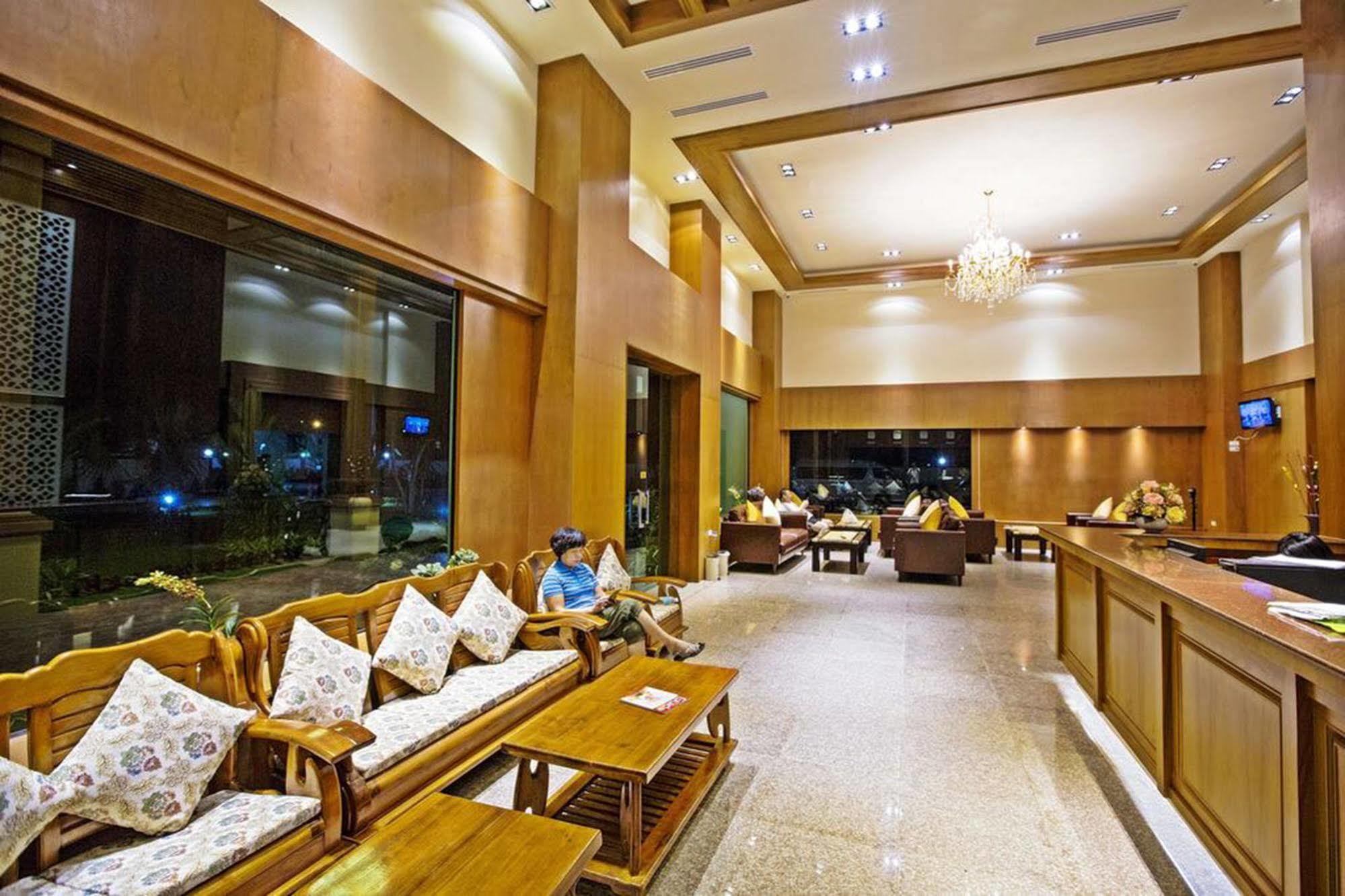 Airport Phuket Resort Nai Yang Beach