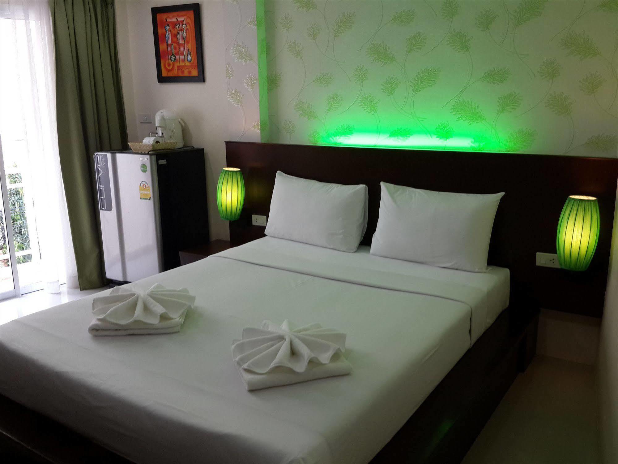 Oyo 232 Hometel 3* Patong