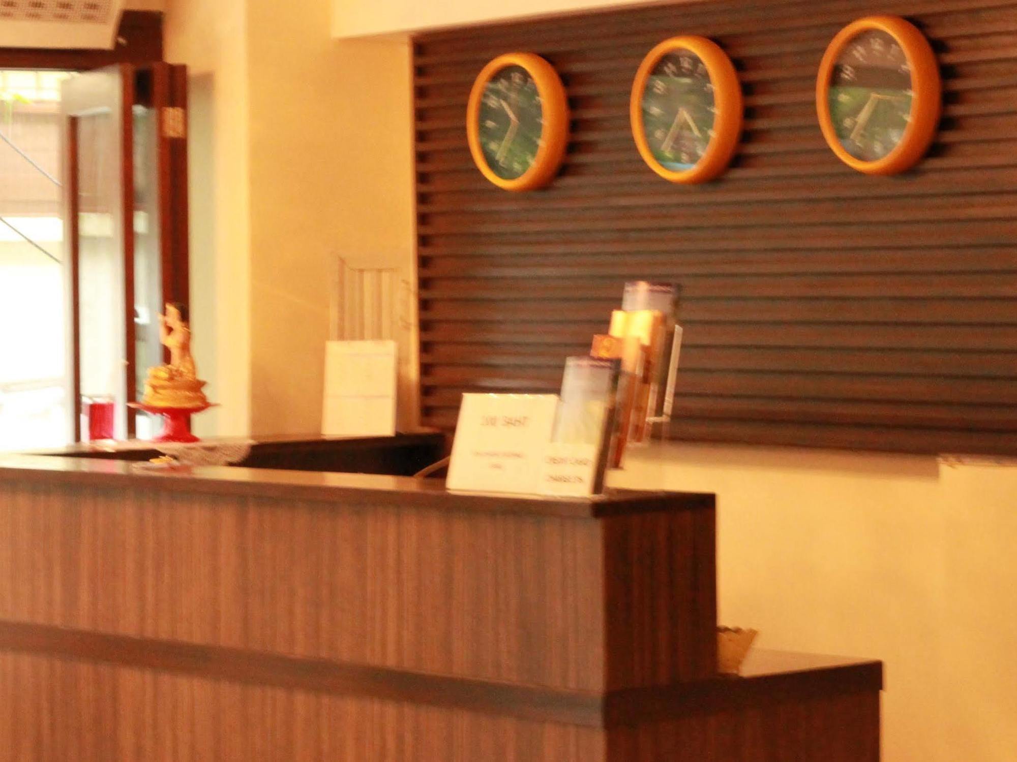Hotel Oyo 232 Hometel 3*