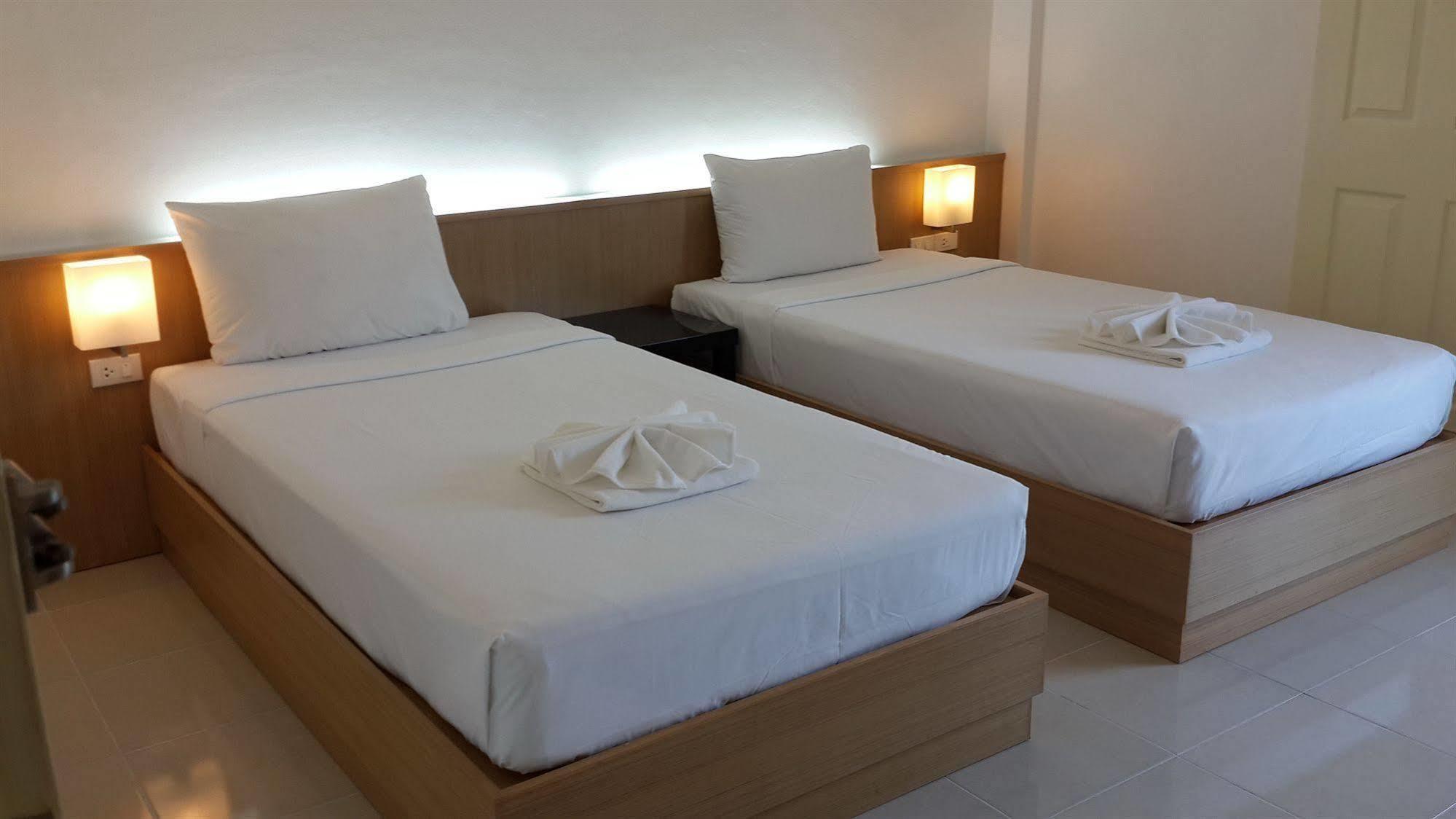 Oyo 232 Hometel 3*