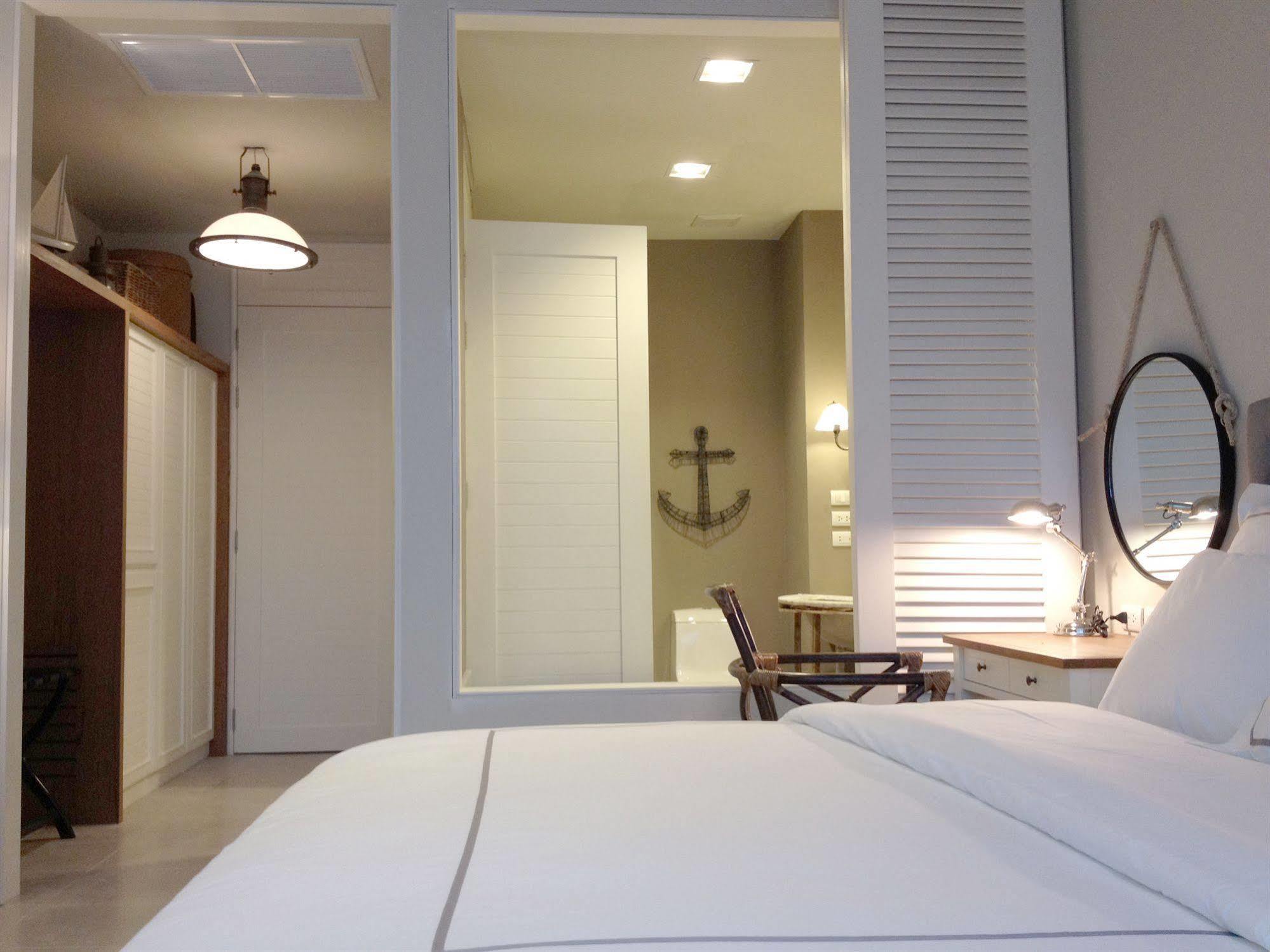 Sugar Marina - Nautical - - Sha