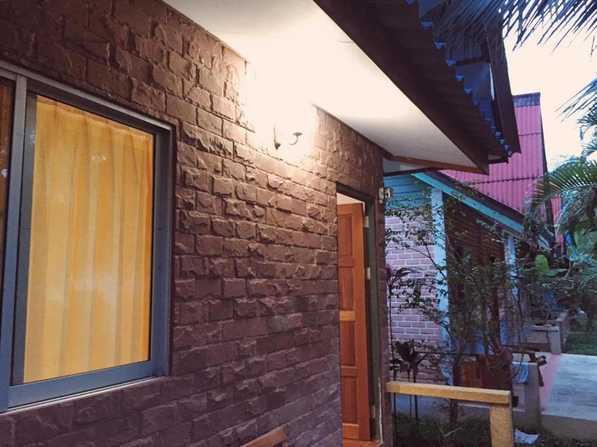 Coconut Guest house 2*