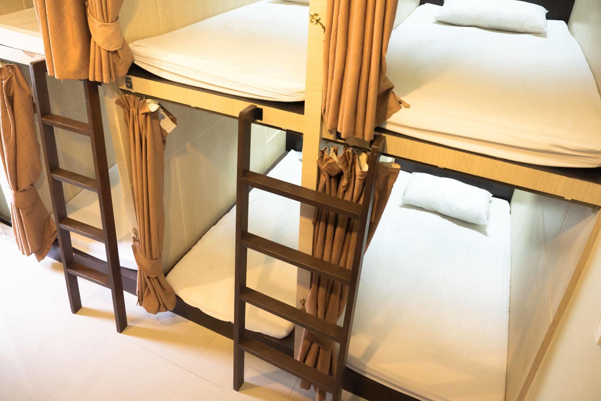 Hostel Beehive Magenta Patong *