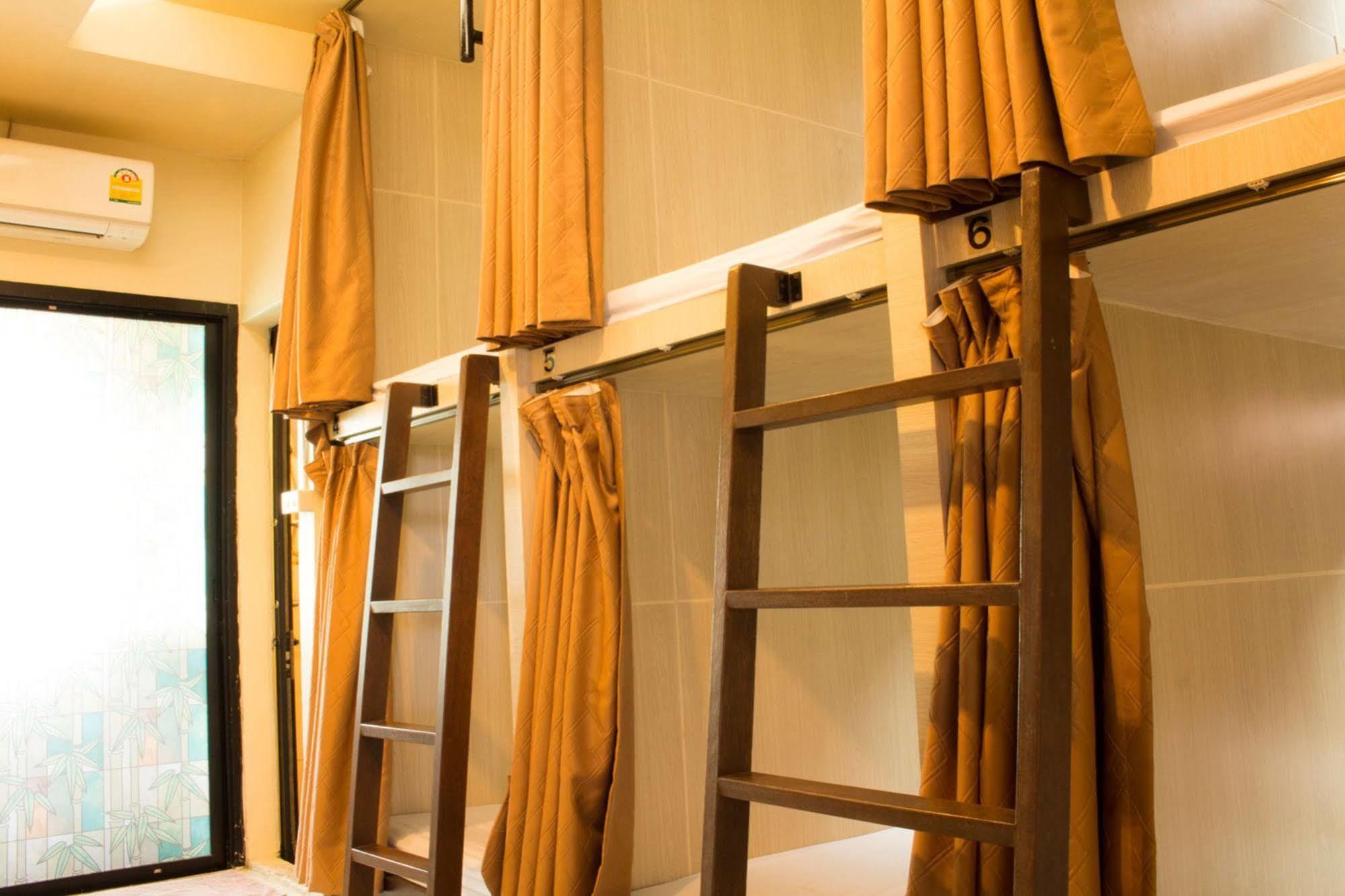 Hostel Beehive Magenta Patong *