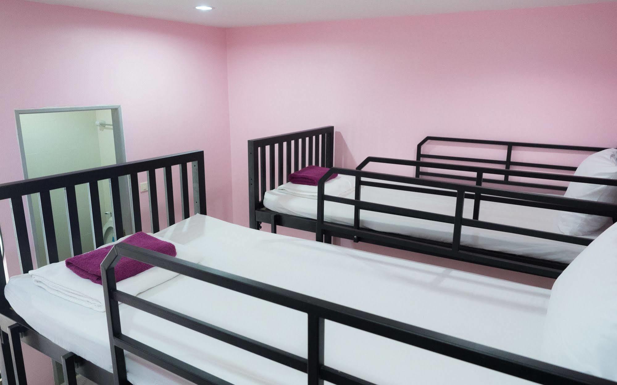 Beehive Magenta Patong Hostel