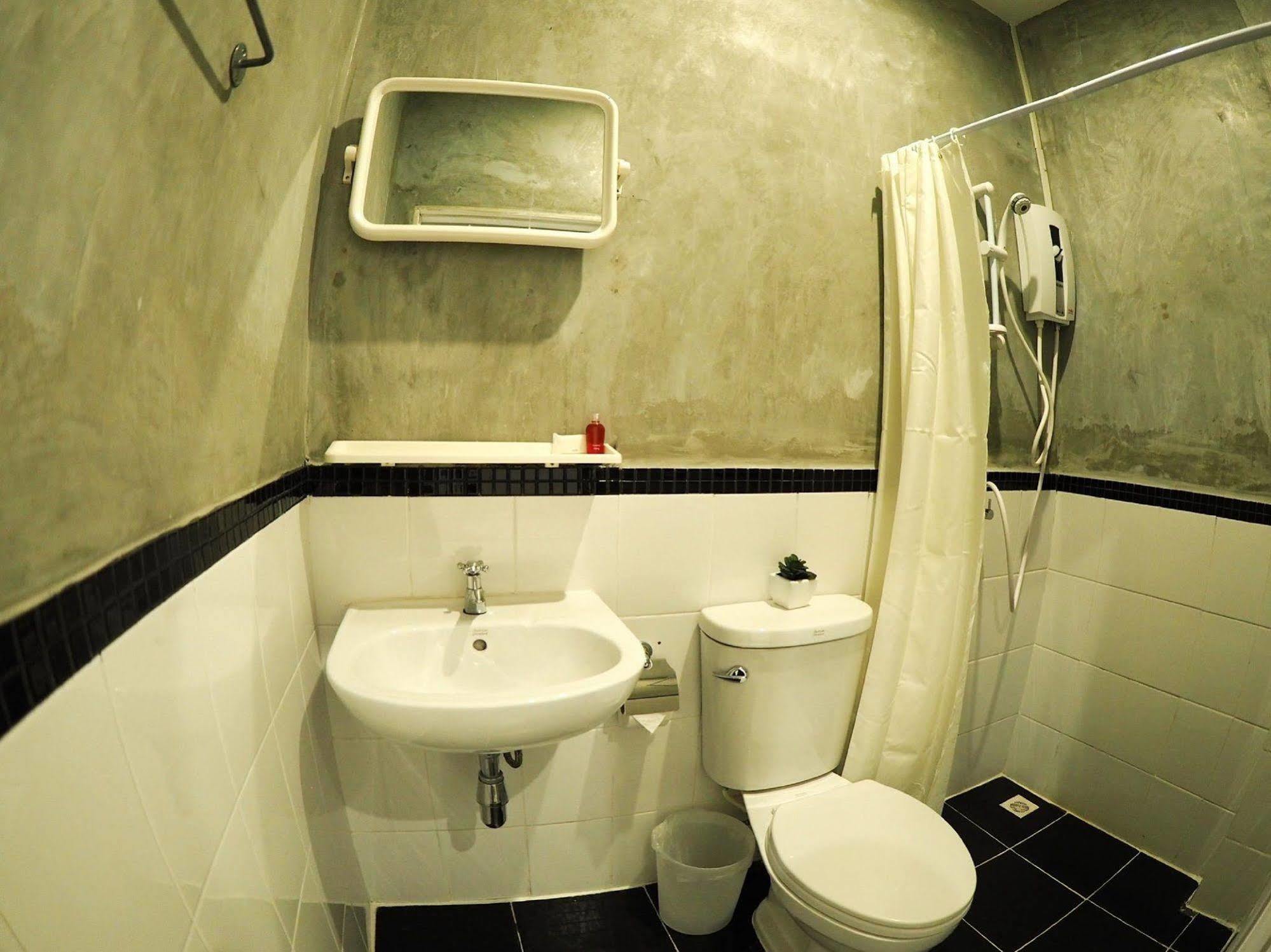 Chino Town At Yaowarat Phuket - Sha Plus Hostel *