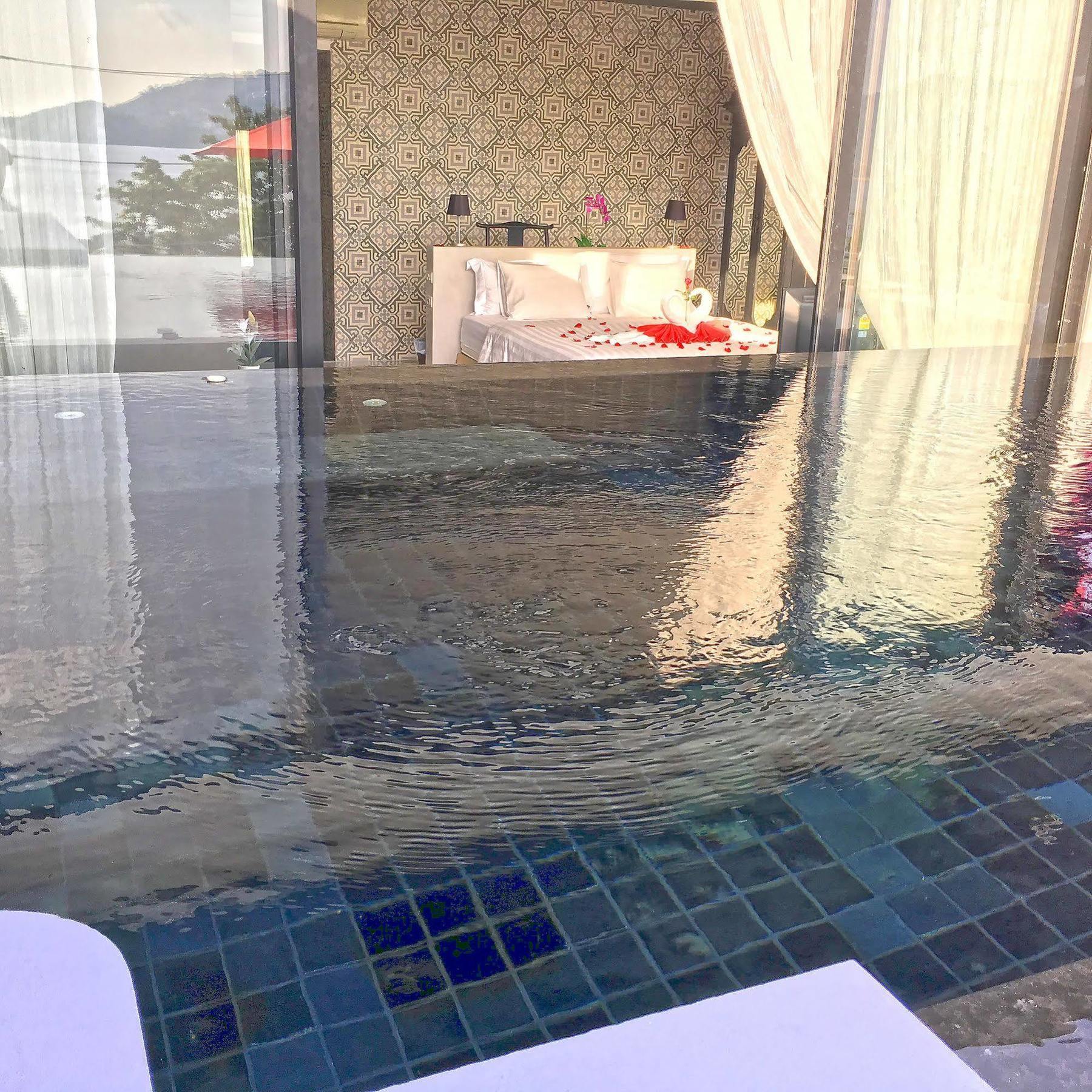 Sky Lantern Hotel