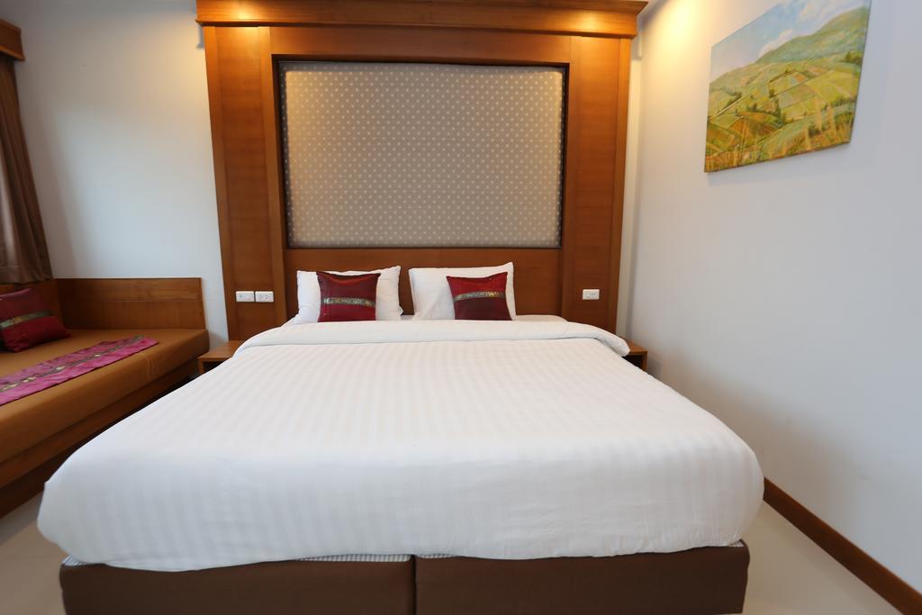 Rojjana * Kamala Beach