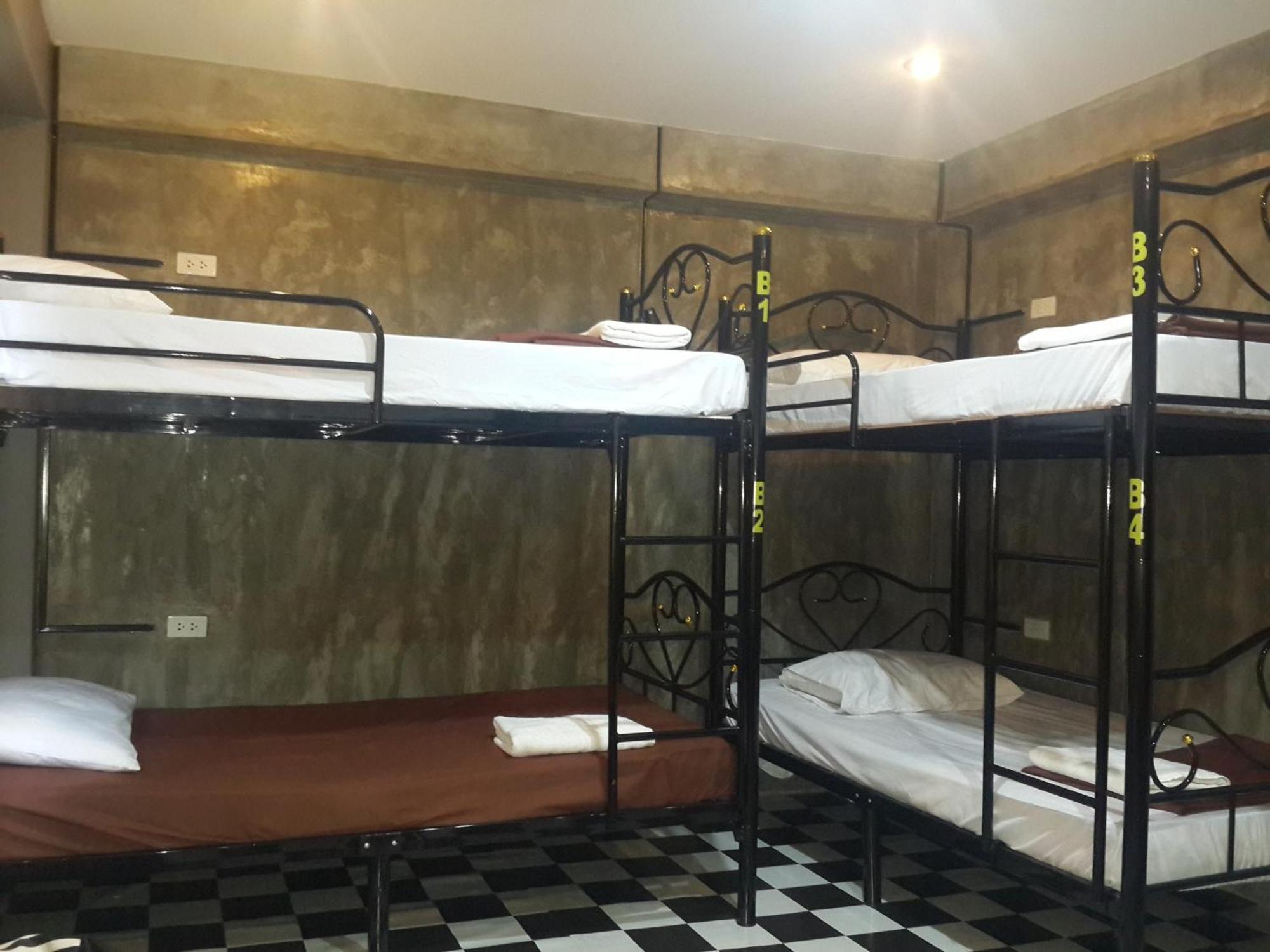 Kata Beach Homestay Hostel *