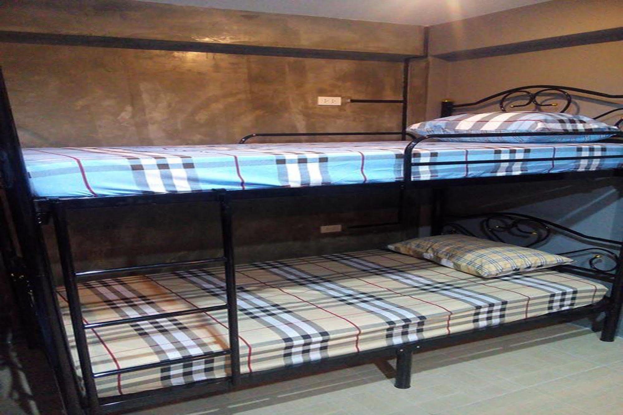 Kata Beach Homestay Hostel *