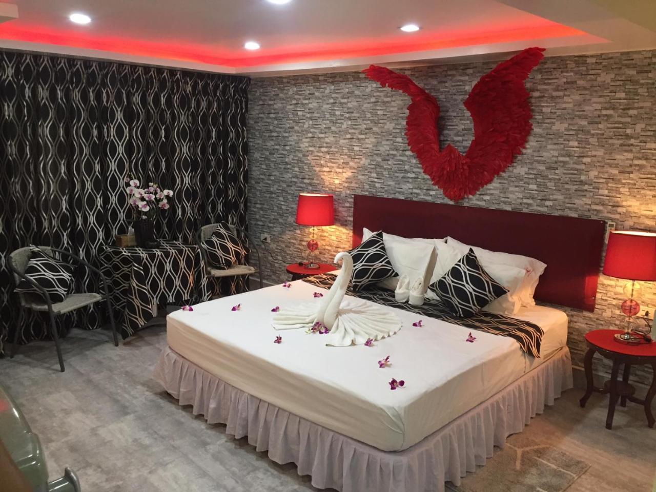 Fong Kaew And Baan Nang Fa Guest house
