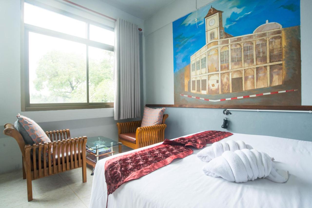 Beehive Old Town Hostel Phuket