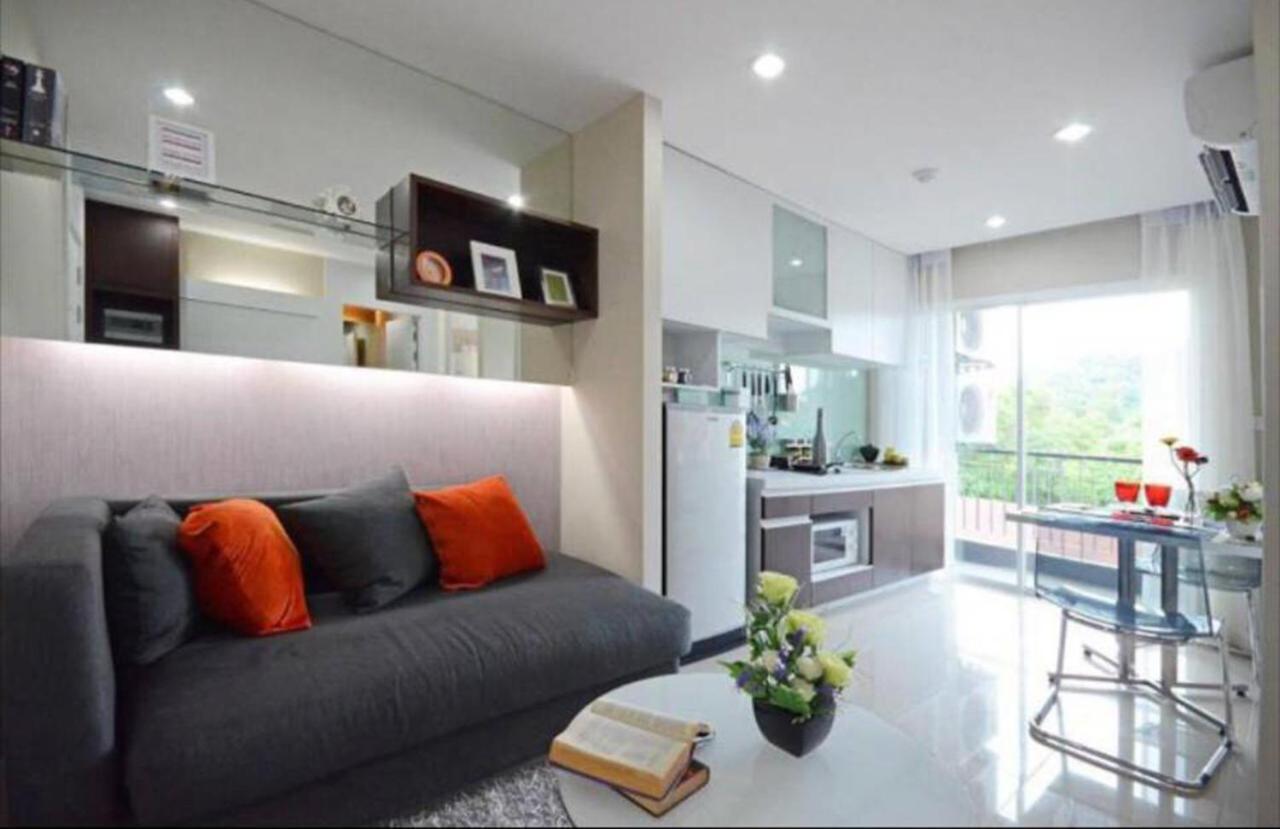 The Scene By The Rich Apartment *