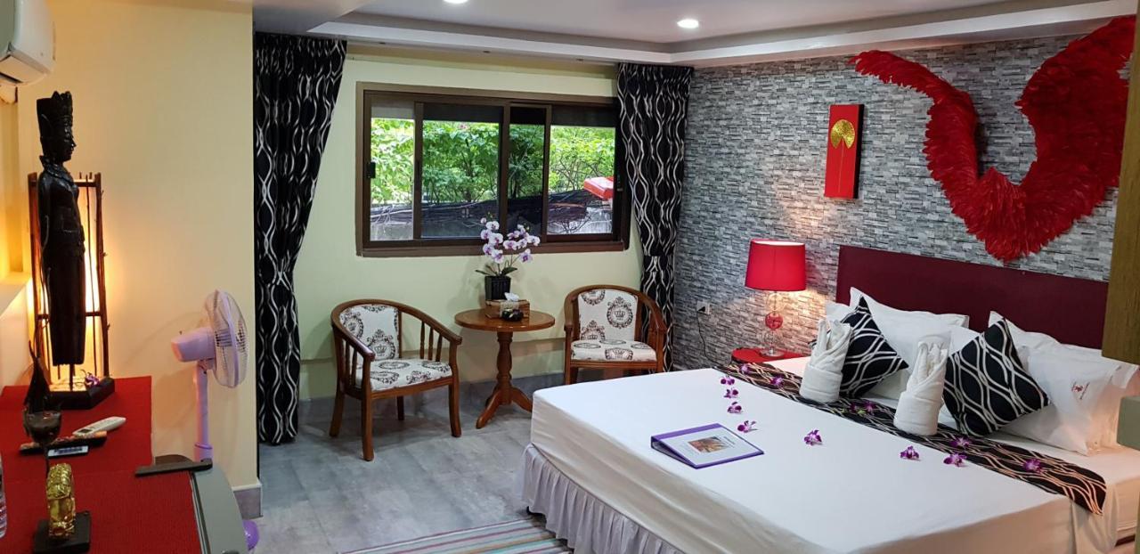 Fong Kaew And Baan Nang Fa