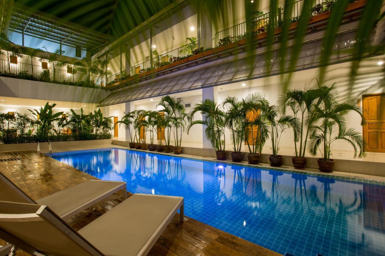 Nonnee Phuket Strand Kata
