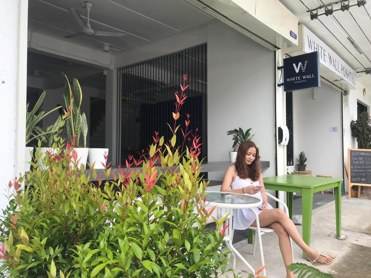 White Poshtel