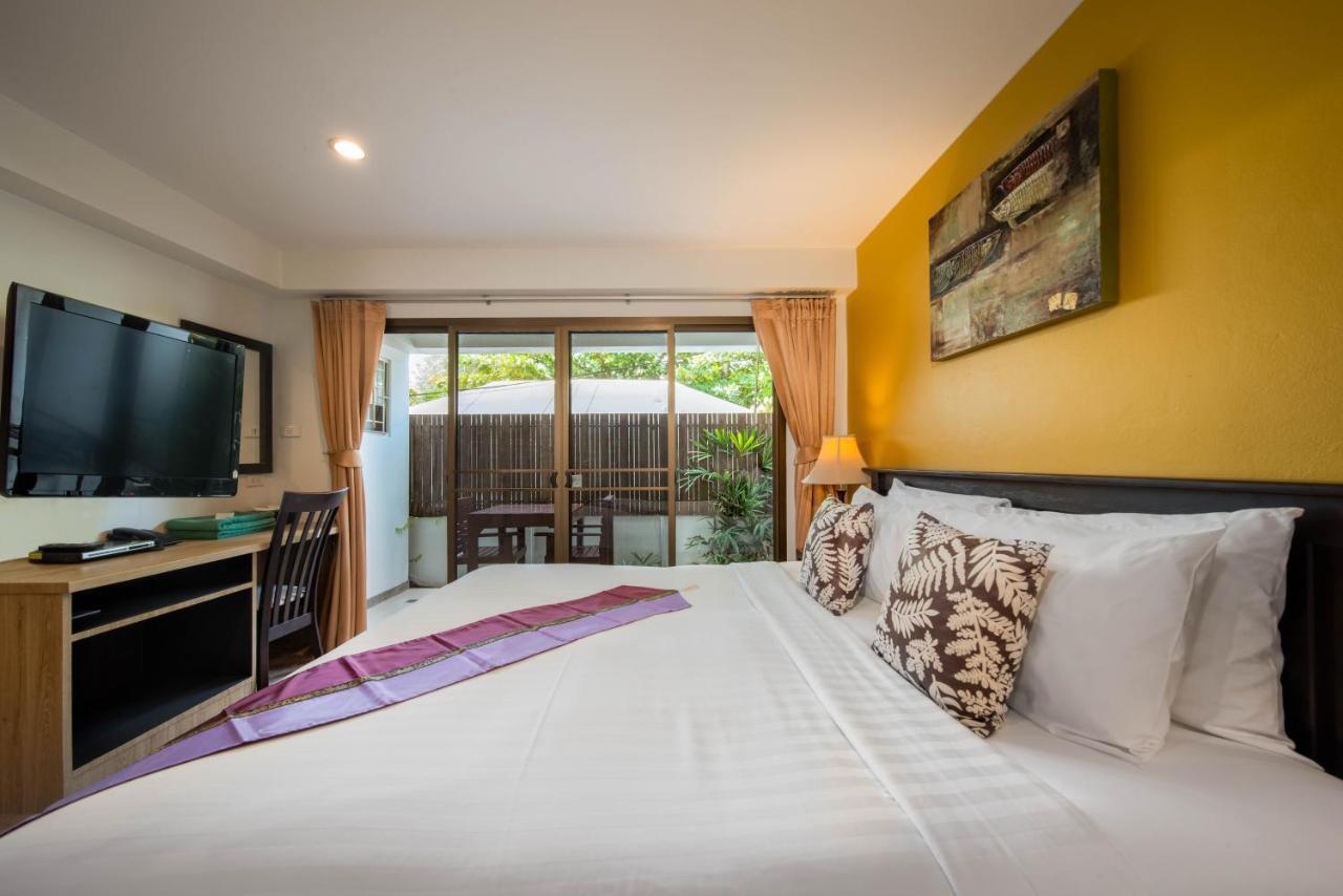 Hotel Beachfront Pantai Kamala