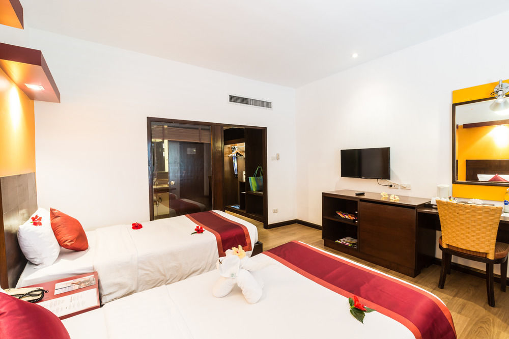 Hotel Seasons Naiharn Phuket 3*