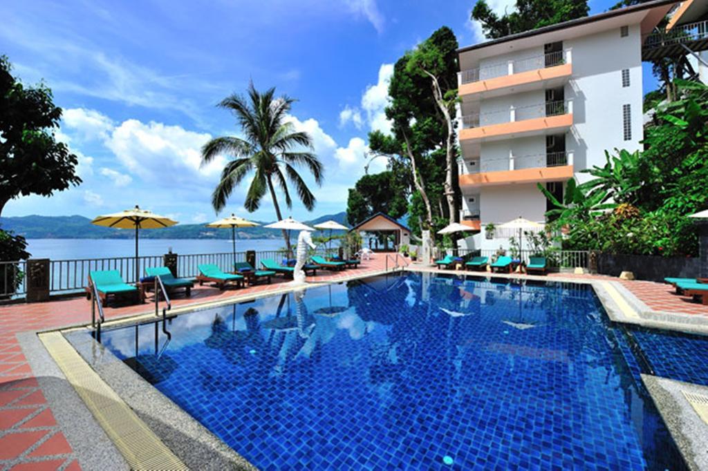 Tri Trang Patong