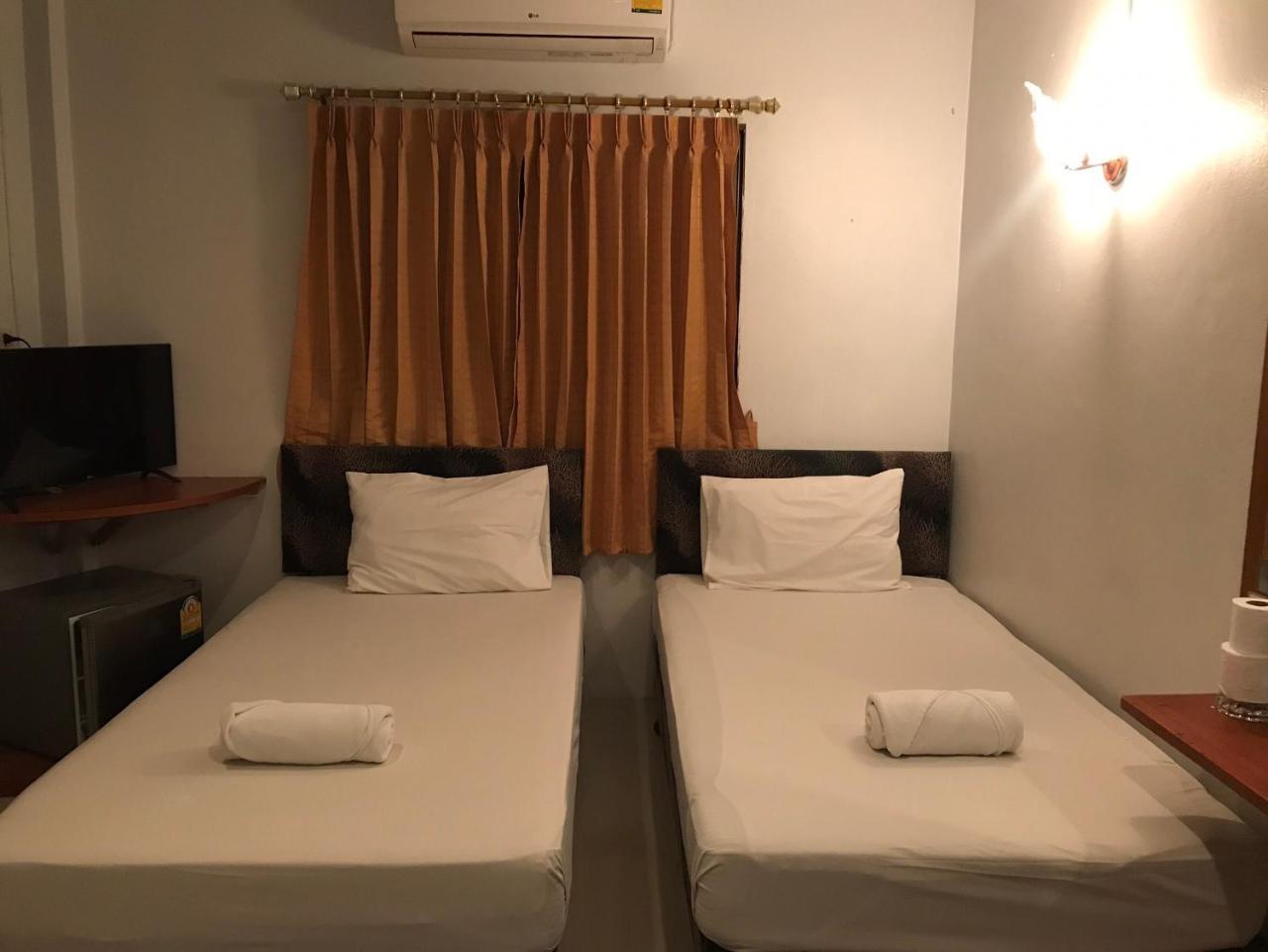 Twin Place At Guest house