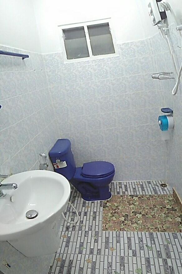 With Aircon N Kitchen