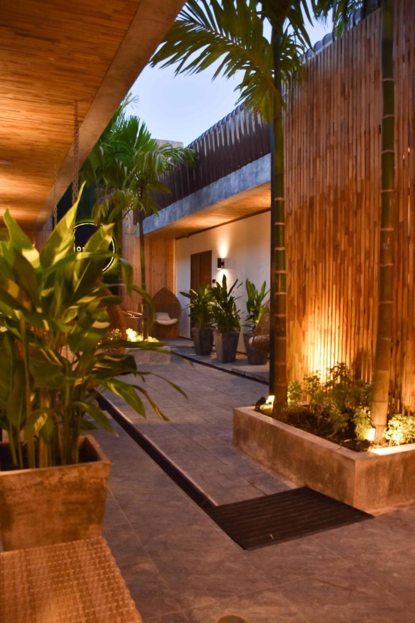 Momento Bangtao Bed & Breakfast *