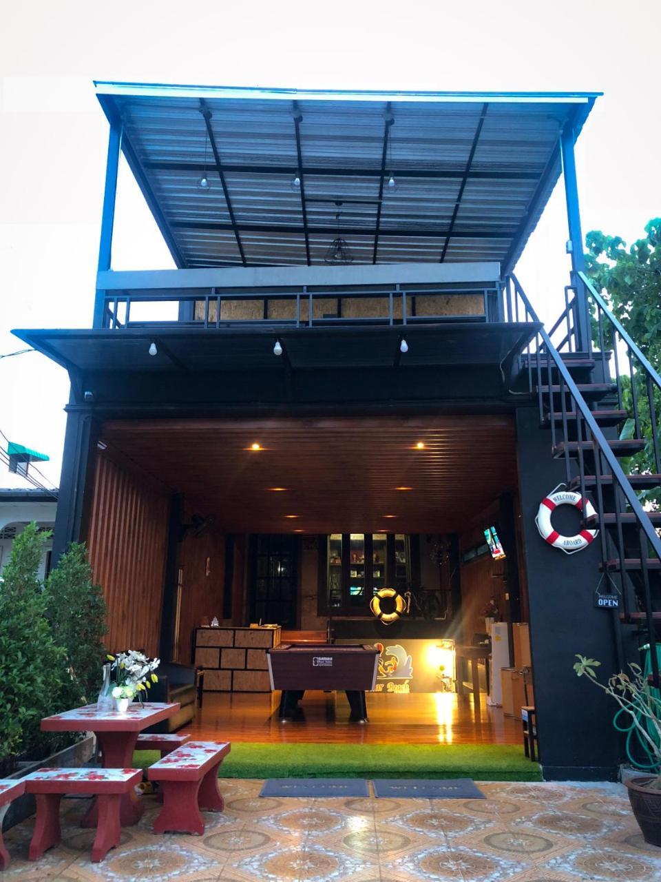 Hostel Near (adults Only)
