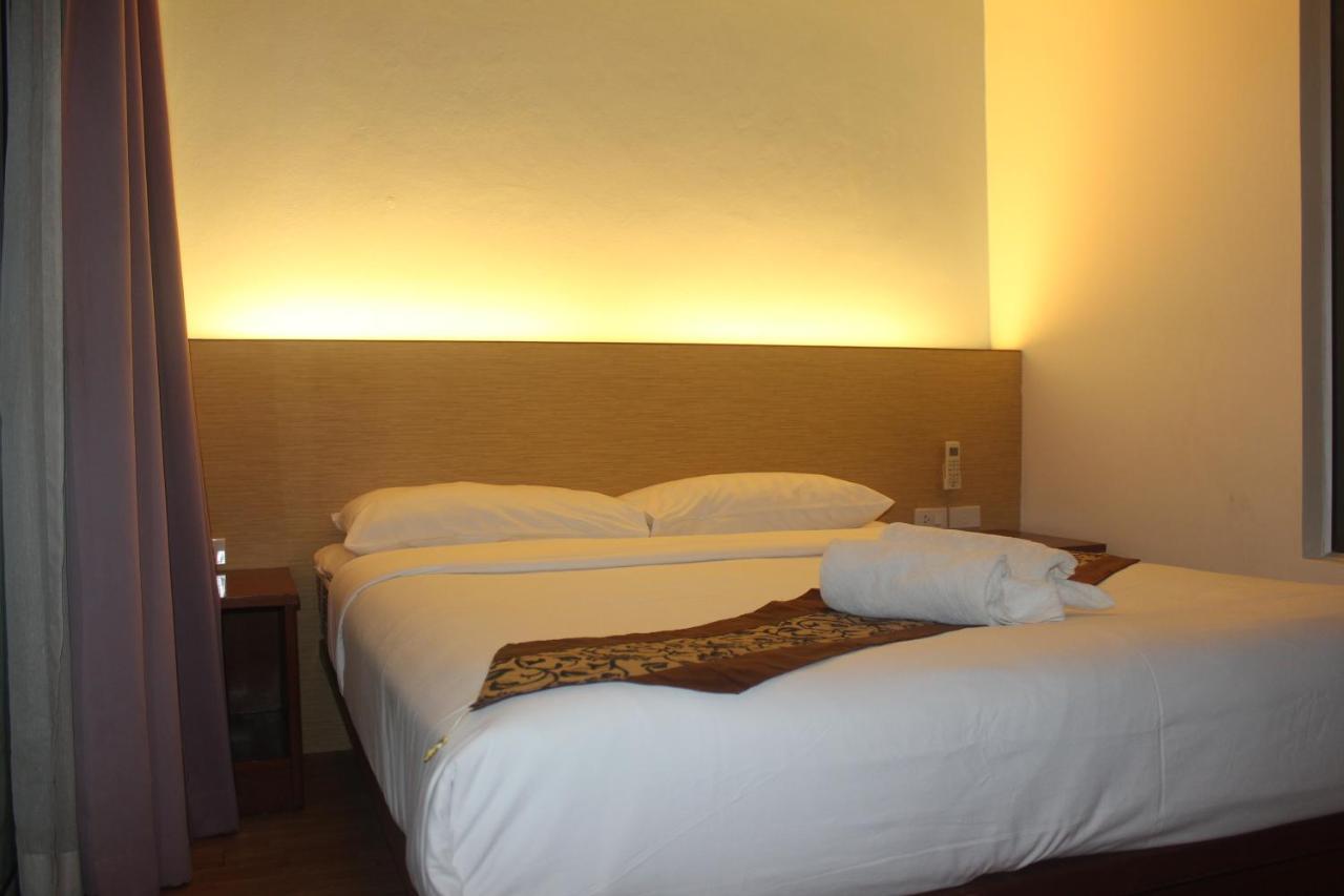 Freedom Hotel 2*