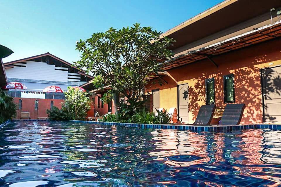 2 Hotel