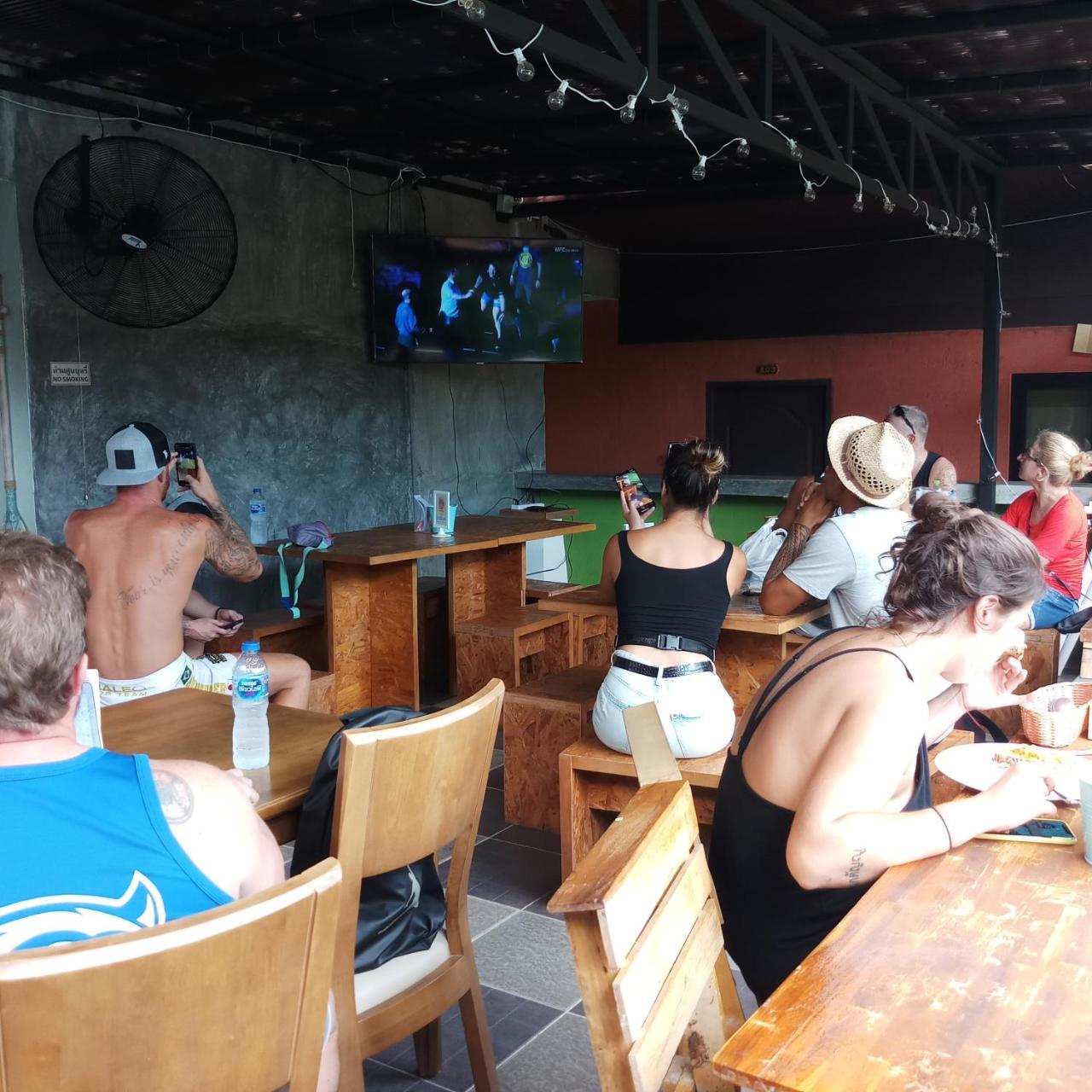 Six Pack Hostel Chalong