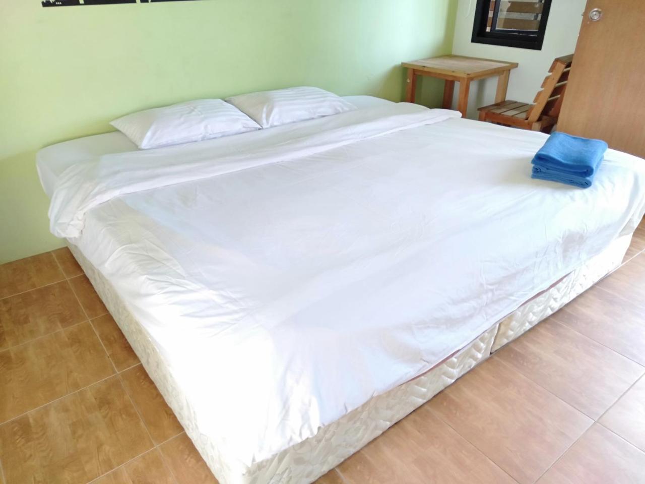 Six Pack Hostel